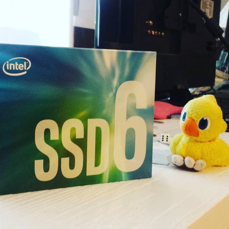 Intel 660p box